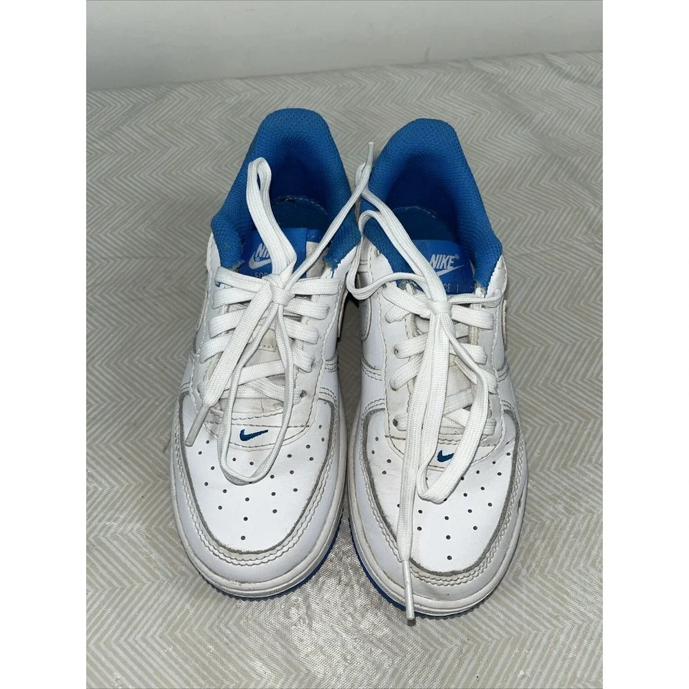NIKE FORCE 1 Youth/Boys White Blue Sneakers Low Sz 12.5 C Shoes DV1332101 Athlet - Picture 3 of 15